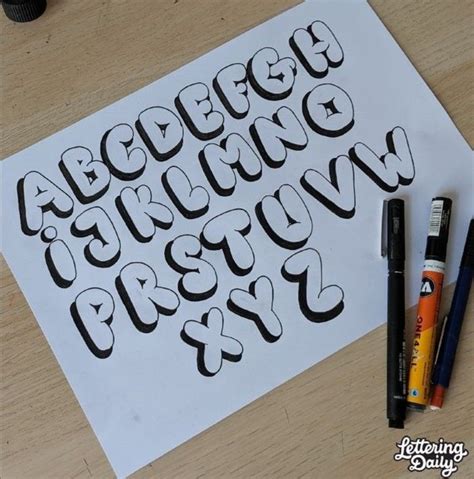 Letras Diferentes e 𝓑𝓸𝓷𝓲𝓽𝓪𝓼 .
